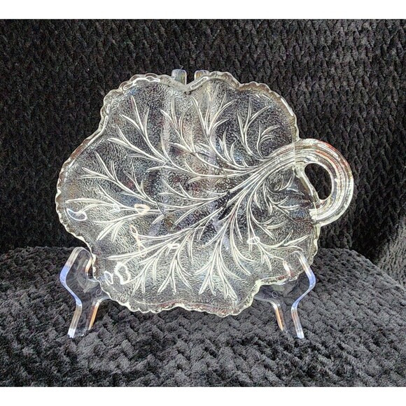Indiana Glass Pebble Leaf Dishes Set of 4 | Clear Pressed Glass Leaf Plates 1960 - Picture 4 of 11